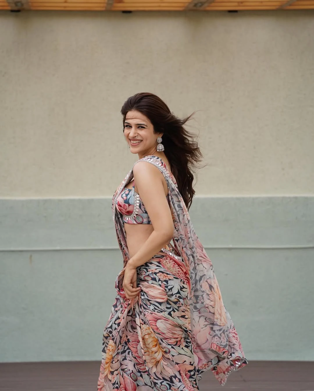 Shraddha Das Stunning Looks in saree