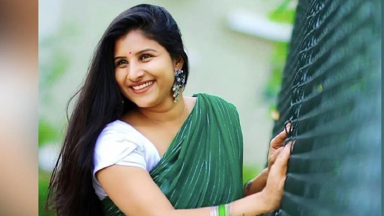 Singer Mangli : సింగర్ మంగ్లీ బర్త్డే పార్టీలో గంజాయి కలకలం.. Singer Mangli : సింగర్ మంగ్లీ బర్త్డే పార్టీలో గంజాయి కలకలం..