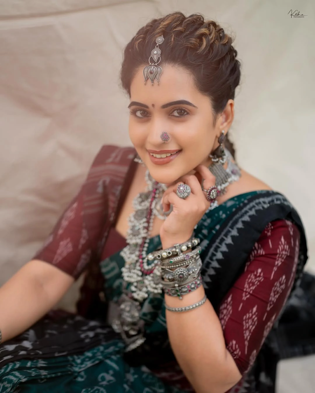 Sravanthi Chokarapu Traditional Looks at Telangana Gaddar Film Awards Event
