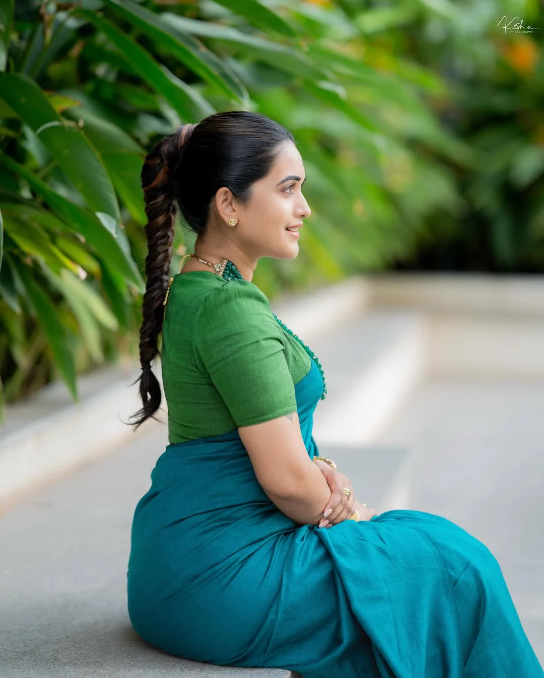 Anchor Sravanthi Chokarapu Saree Looks