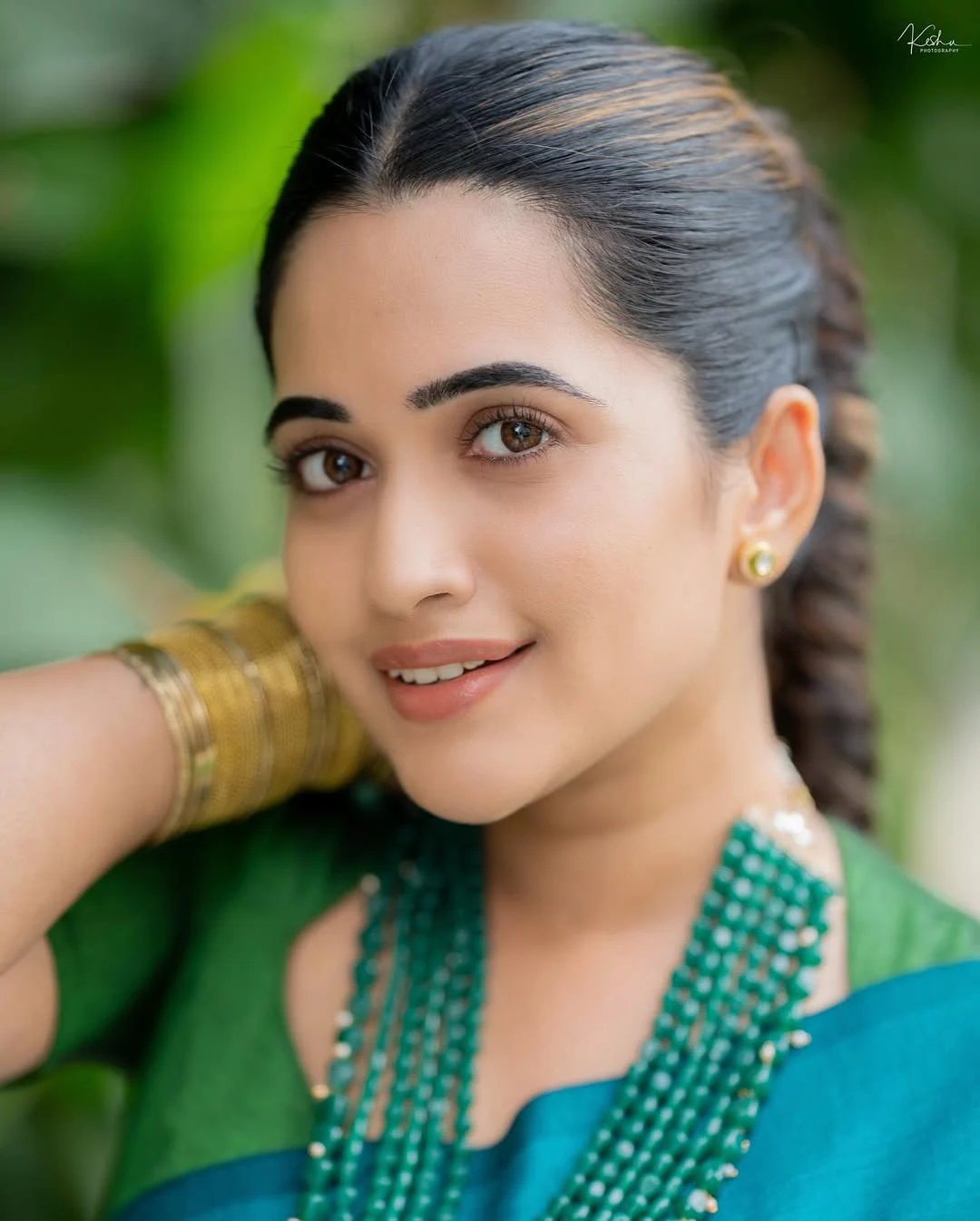 Anchor Sravanthi Chokarapu Saree Looks