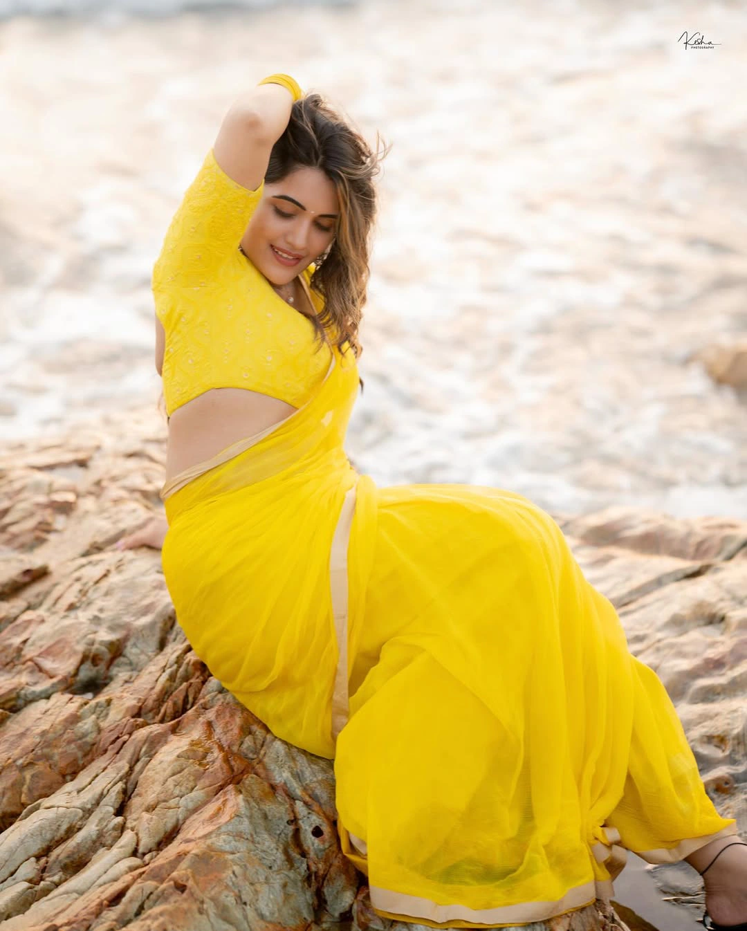 Anchor Sravanthi Chokarapu Photos in Saree at Goa Beach