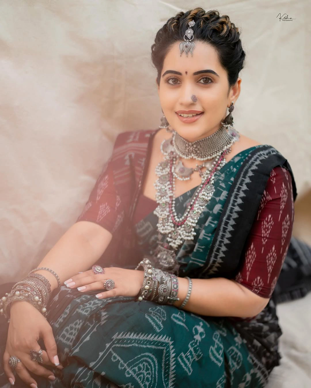 Sravanthi Chokarapu Traditional Looks at Telangana Gaddar Film Awards Event