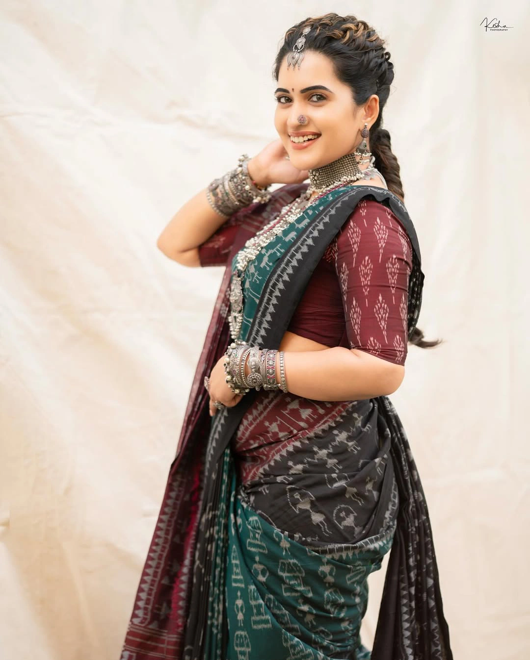 Sravanthi Chokarapu Traditional Looks at Telangana Gaddar Film Awards Event