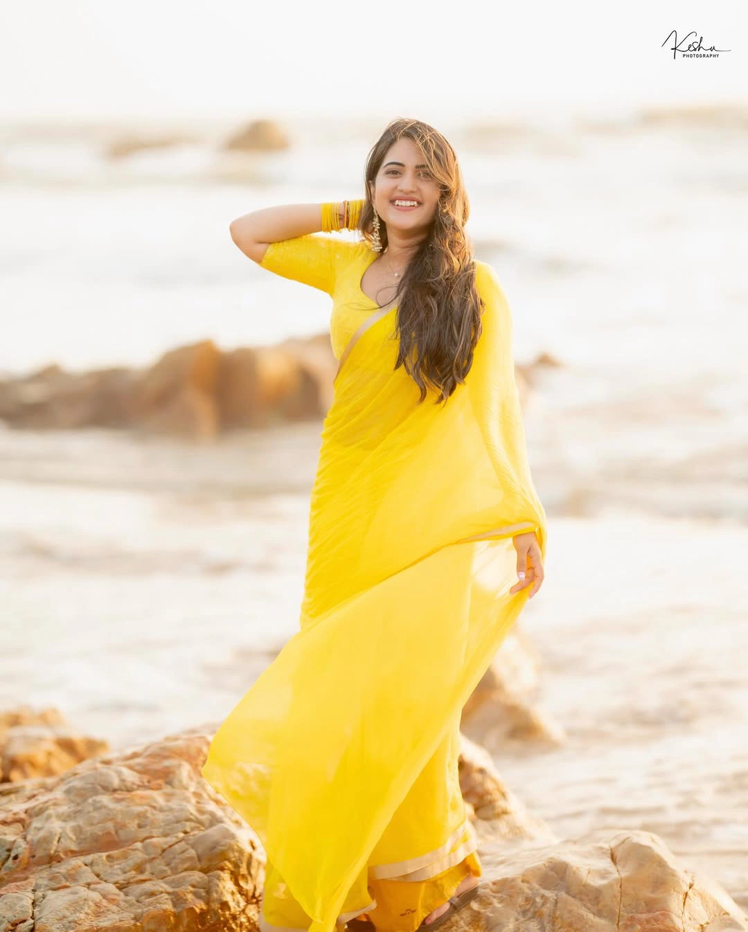 Anchor Sravanthi Chokarapu Photos in Saree at Goa Beach