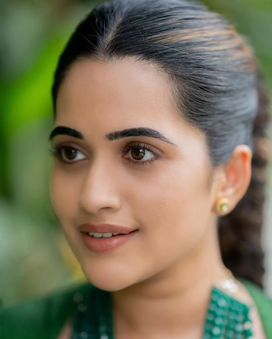 Anchor Sravanthi Chokarapu Saree Looks