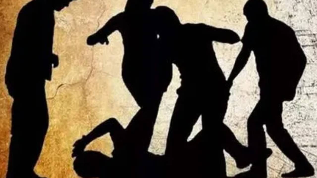 భర్తను దుబాయ్ పంపించి ప్రియుడితో రాసలీలలు.. ఇటీవల ఇంటికొచ్చిన భర్తకు విషయం తెలియడంతో.. అసలు ట్విస్ట్ ఏమిటంటే..? భర్తను దుబాయ్ పంపించి ప్రియుడితో రాసలీలలు.. ఇటీవల ఇంటికొచ్చిన భర్తకు విషయం తెలియడంతో.. అసలు ట్విస్ట్ ఏమిటంటే..?