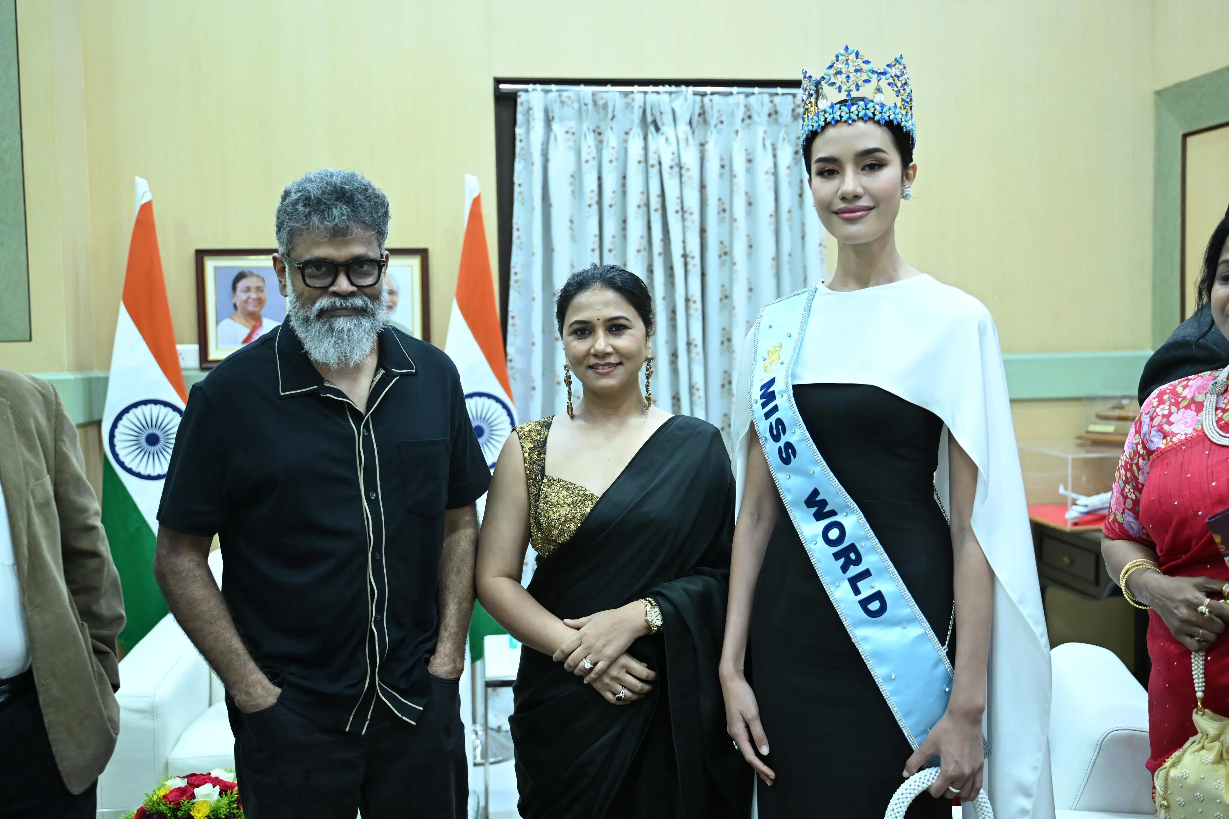 Sukumar and Thabitha Meets Governor of Telangana and Miss World