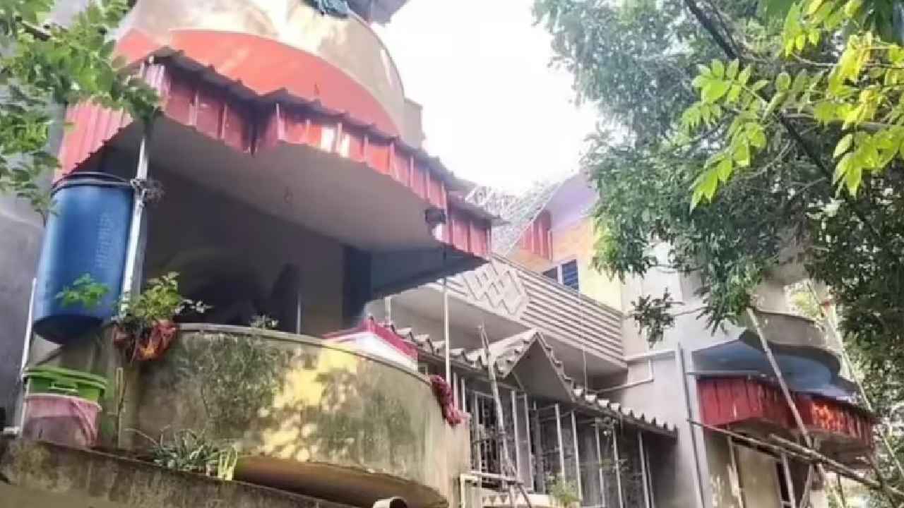 Thief Arrest: చోరీ చేసిన సొమ్ముతో లగ్జరీ లైఫ్.. మూడంతస్తుల ఇల్లు, జిమ్, బాత్ టబ్ ఇంకా.. ఘరానా దొంగ అరెస్ట్.. Thief Arrest: చోరీ చేసిన సొమ్ముతో లగ్జరీ లైఫ్.. మూడంతస్తుల ఇల్లు, జిమ్, బాత్ టబ్ ఇంకా.. ఘరానా దొంగ అరెస్ట్..
