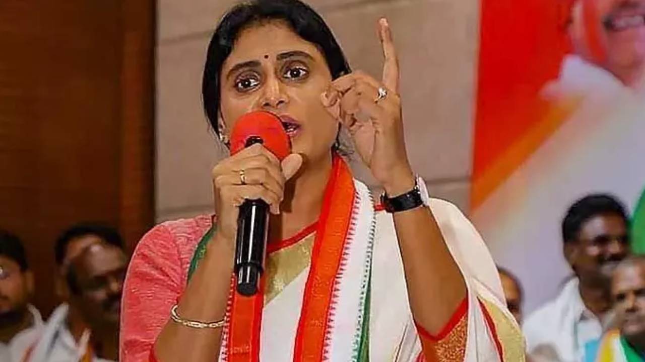 ఫోన్ ట్యాపింగ్పై వైఎస్ షర్మిల సంచలన కామెంట్స్.. వైవీ సుబ్బారెడ్డి స్వయంగా వచ్చి చెప్పారు.. ఫోన్ సంభాషణ నాకే వినిపించారు..! ఫోన్ ట్యాపింగ్పై వైఎస్ షర్మిల సంచలన కామెంట్స్.. వైవీ సుబ్బారెడ్డి స్వయంగా వచ్చి చెప్పారు.. ఫోన్ సంభాషణ నాకే వినిపించారు..!