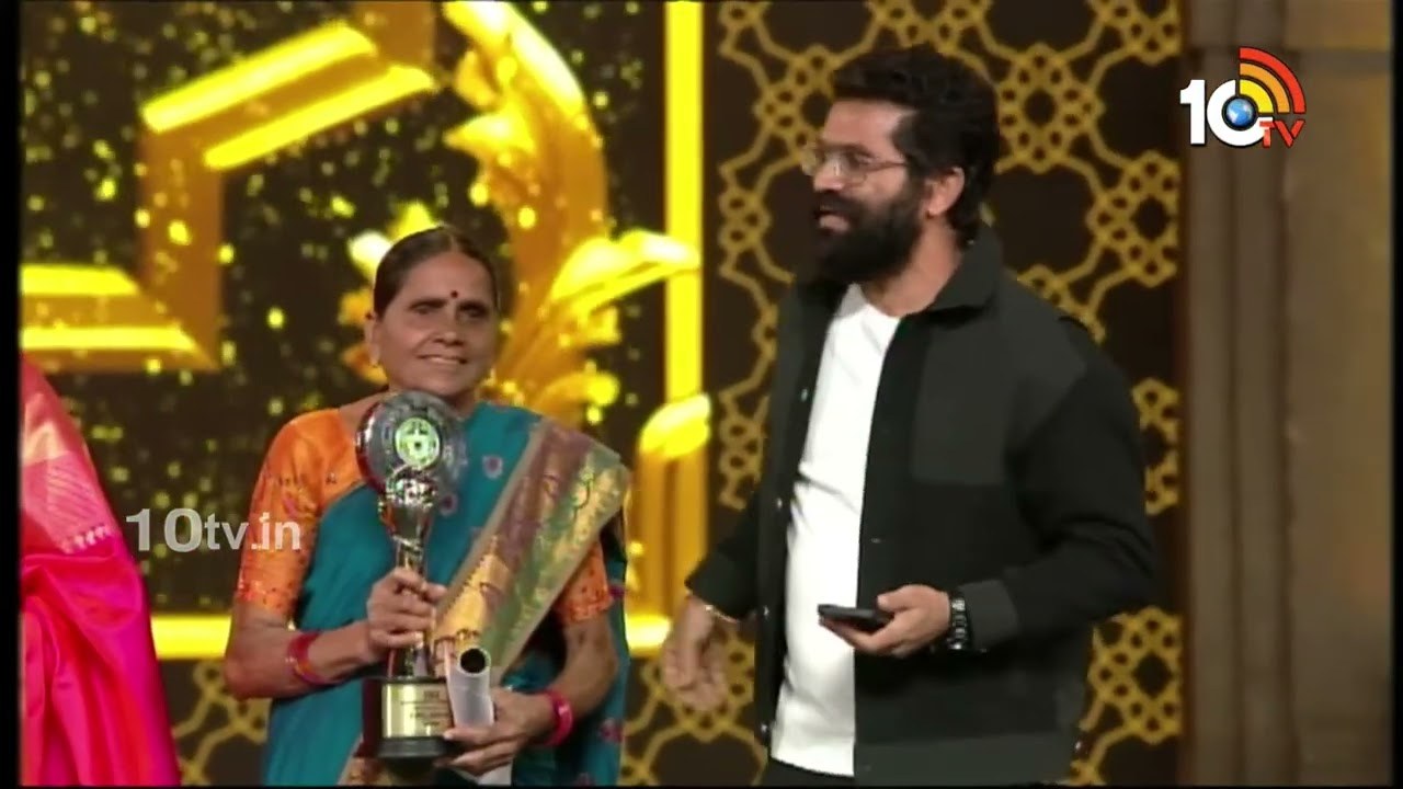 అమ్మతో కలిసి బెస్ట్ మ్యూజిక్ డైరెక్టర్ గా గద్దర్ అవార్డ్ అందుకున్న భీమ్స్ సిసిరోలియో..