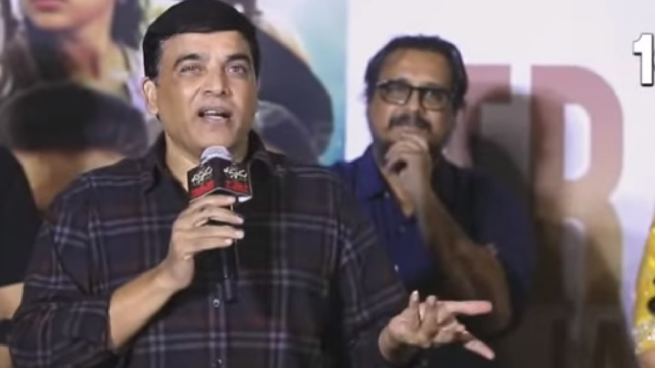 Dil Raju : దిల్ రాజు కామెంట్స్ తో అందరి హీరోల ఫ్యాన్స్ షాక్.. అంటే ఇన్ని రోజులు డబ్బులు పెట్టి కొన్నారా? Dil Raju : దిల్ రాజు కామెంట్స్ తో అందరి హీరోల ఫ్యాన్స్ షాక్.. అంటే ఇన్ని రోజులు డబ్బులు పెట్టి కొన్నారా?
