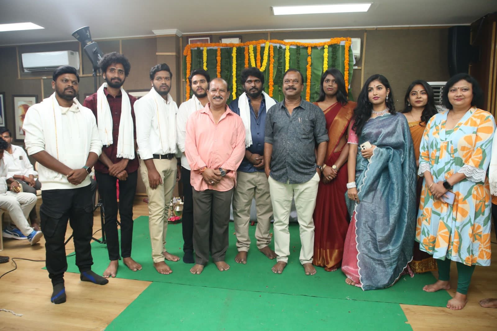 Bachelors Prema Kathalu : ‘బ్యాచిలర్స్ ప్రేమ కథలు’ కొత్త సినిమా ఓపెనింగ్.. గీతా సింగ్ కీలక పాత్రలో.. Bachelors Prema Kathalu : ‘బ్యాచిలర్స్ ప్రేమ కథలు’ కొత్త సినిమా ఓపెనింగ్.. గీతా సింగ్ కీలక పాత్రలో..
