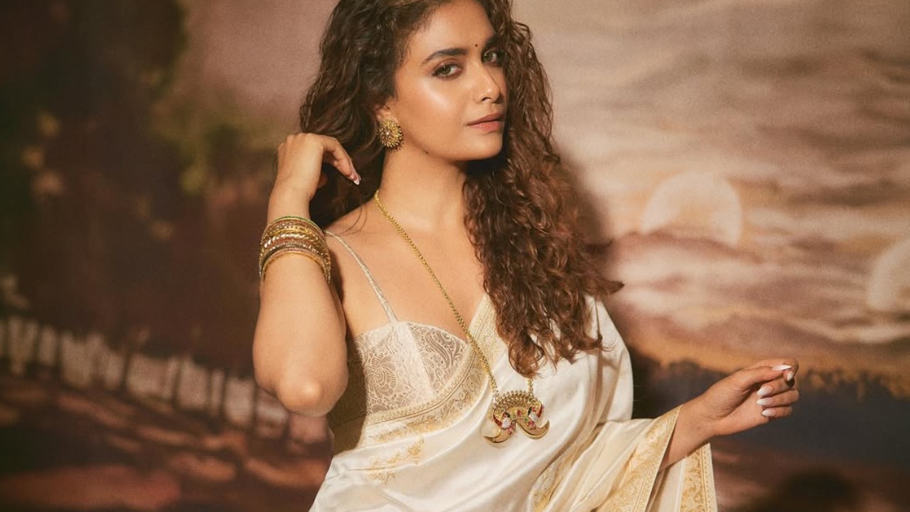 హీరో, హీరోయిన్లకు సమాన రెమ్యునరేషన్ పై కీర్తి సురేష్ రియాక్షన్.. ఒకవేళ.. హీరో, హీరోయిన్లకు సమాన రెమ్యునరేషన్ పై కీర్తి సురేష్ రియాక్షన్.. ఒకవేళ..
