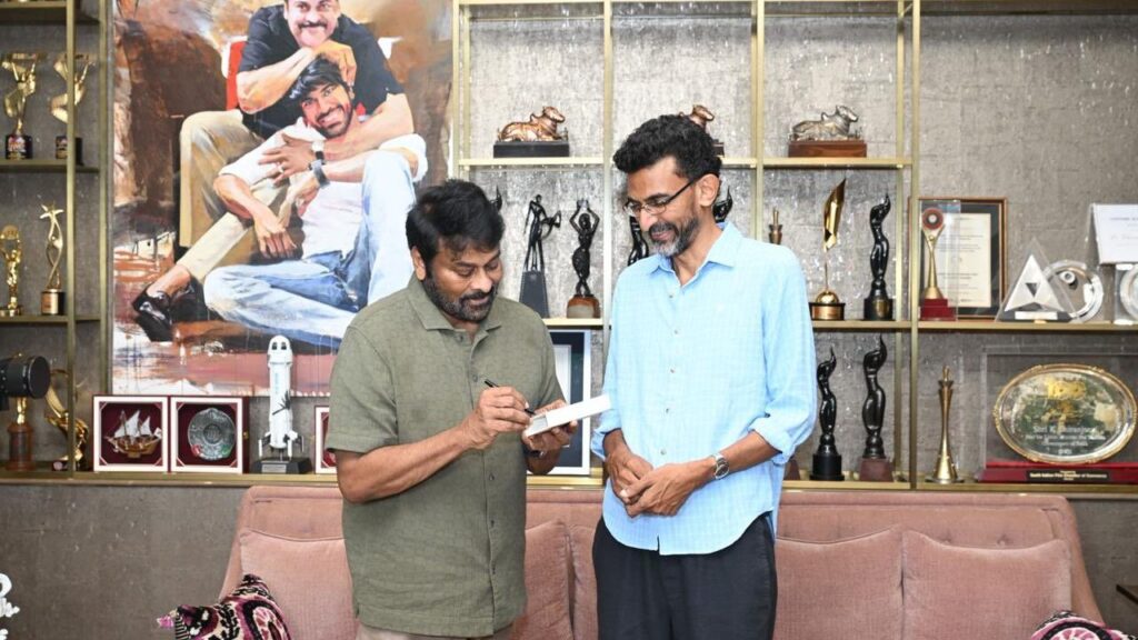 Megastar Chiranjeevi Special Gift to Director Sekhar Kammula and Appreciates for Completing 25 Years