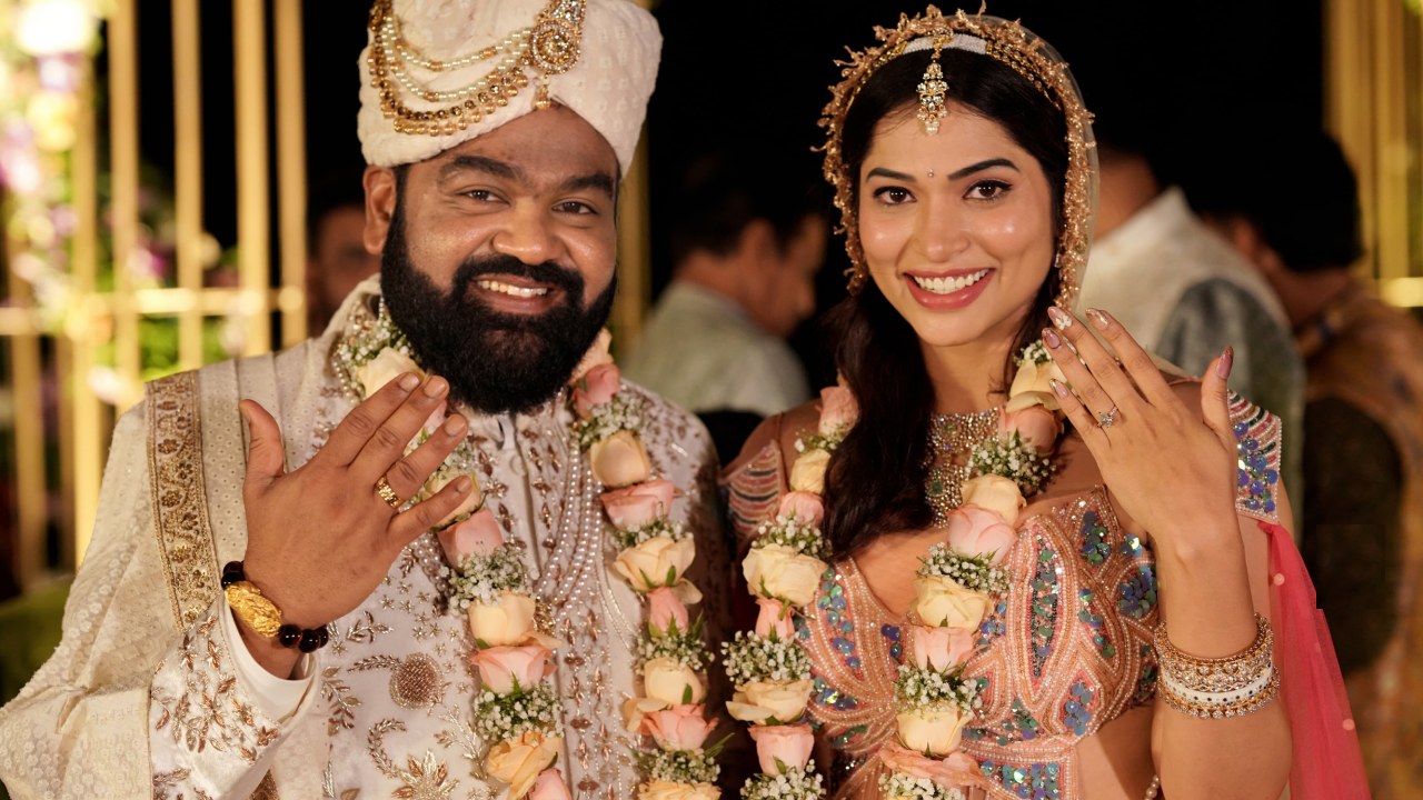 Subhashree – Ajay Mysore : ఎంగేజ్మెంట్ చేసుకున్న నిర్మాత – బిగ్ బాస్ భామ.. ఇటీవలే కలిసి సాంగ్ షూట్.. అంతలోనే ప్రేమ, నిశ్చితార్థం.. Subhashree – Ajay Mysore : ఎంగేజ్మెంట్ చేసుకున్న నిర్మాత – బిగ్ బాస్ భామ.. ఇటీవలే కలిసి సాంగ్ షూట్.. అంతలోనే ప్రేమ, నిశ్చితార్థం..