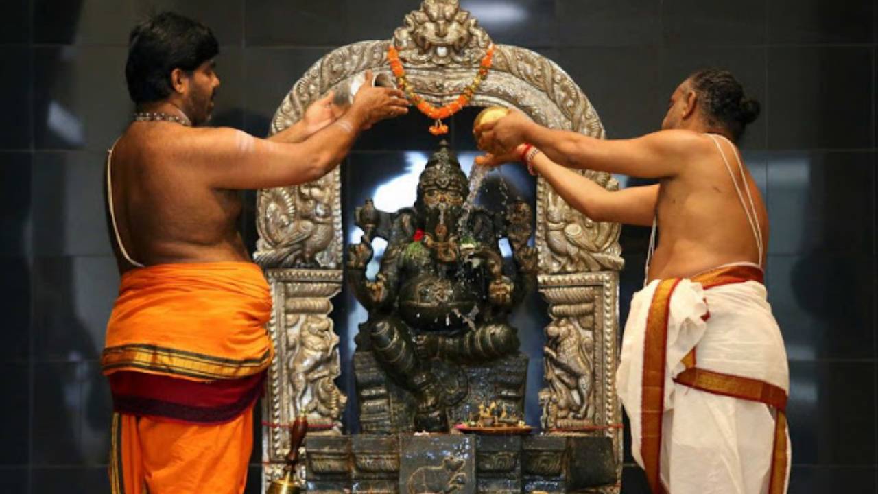 దేవాలయాల్లో పనిచేసే అర్చక, ఉద్యోగులకు గుడ్న్యూస్.. గ్రాట్యుటీ పెంపు దేవాలయాల్లో పనిచేసే అర్చక, ఉద్యోగులకు గుడ్న్యూస్.. గ్రాట్యుటీ పెంపు