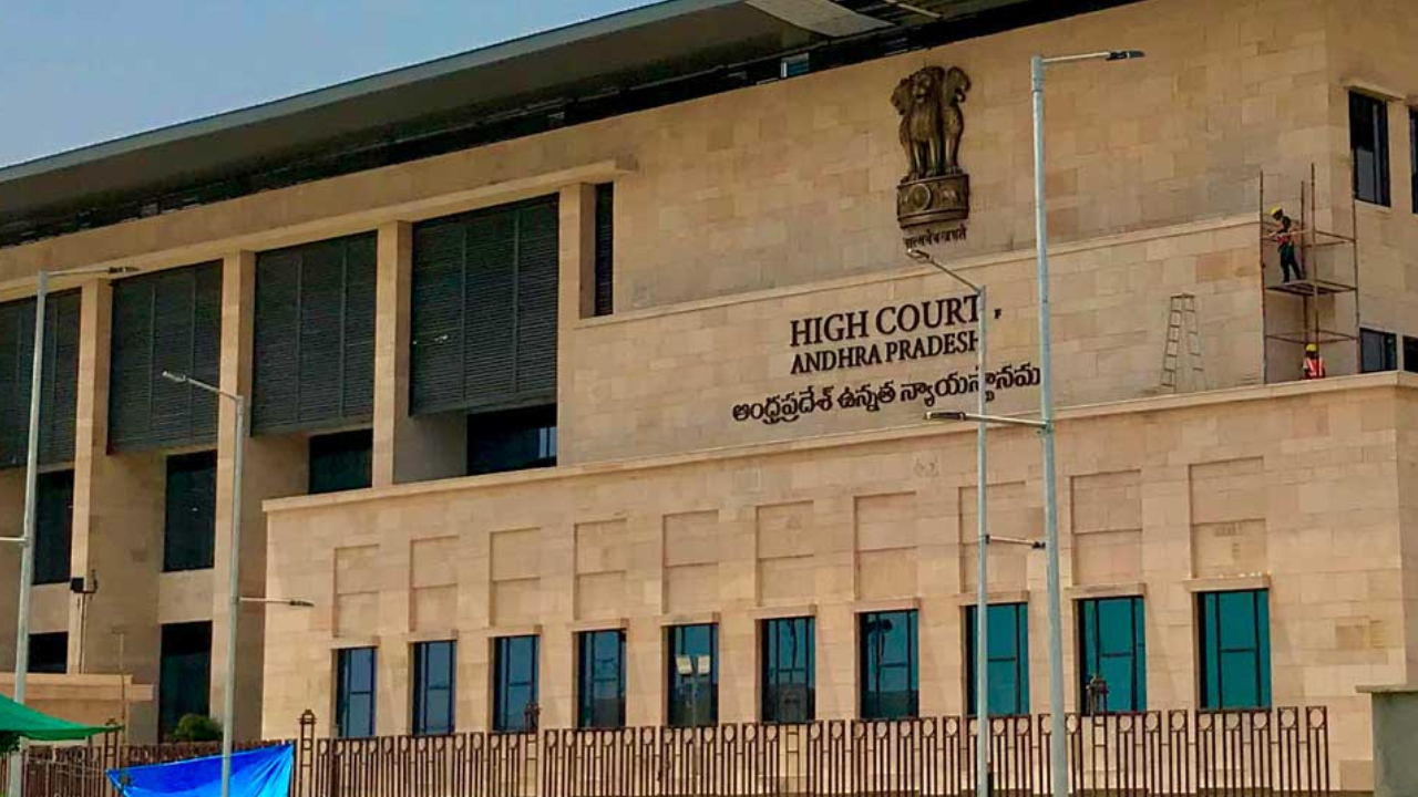 AP High Court : కొడాలి నాని, వైసీపీ నేతలకు హైకోర్టులో బిగ్ రిలీఫ్.. నెల రోజులకు విచారణ వాయిదా..! AP High Court : కొడాలి నాని, వైసీపీ నేతలకు హైకోర్టులో బిగ్ రిలీఫ్.. నెల రోజులకు విచారణ వాయిదా..!