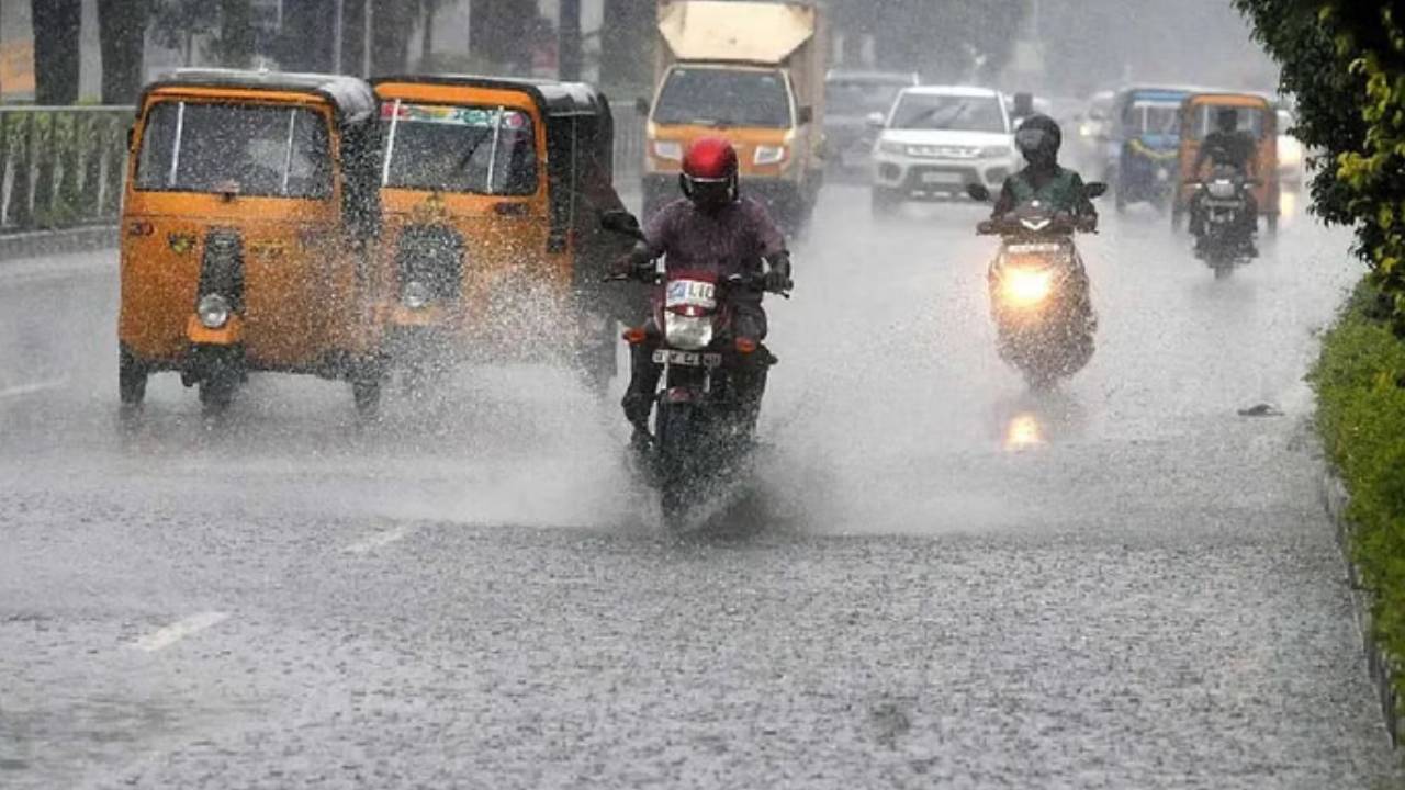 తెలంగాణలో వానలేవానలు.. ఇవాళ, రేపు ఈ జిల్లాల్లో అతి భారీవర్షాలు.. అప్రమత్తంగా ఉండాలంటూ ప్రజలకు వాతావరణ శాఖ హెచ్చరికలు తెలంగాణలో వానలేవానలు.. ఇవాళ, రేపు ఈ జిల్లాల్లో అతి భారీవర్షాలు.. అప్రమత్తంగా ఉండాలంటూ ప్రజలకు వాతావరణ శాఖ హెచ్చరికలు