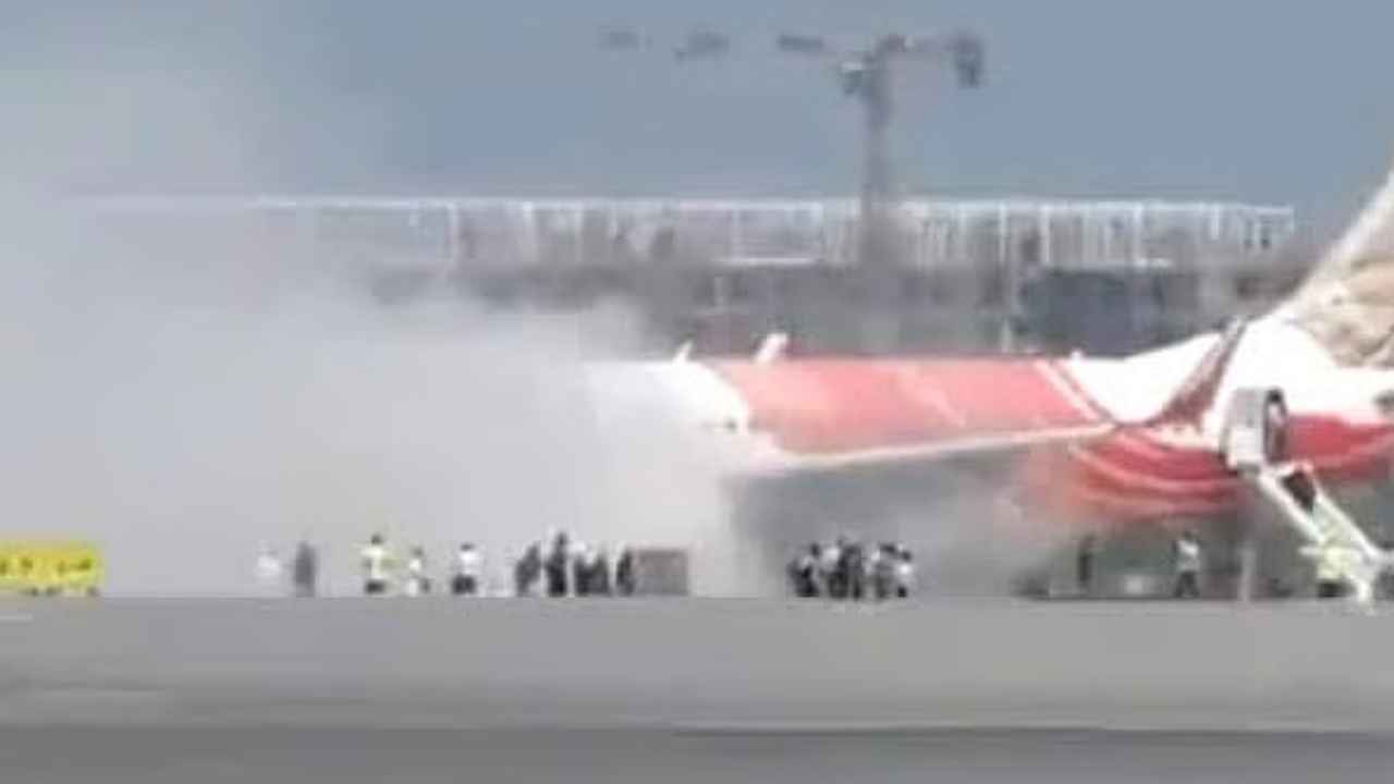 Air India Flight Fire: మరో ఎయిరిండియా విమానంలో మంటలు.. తీవ్ర భయాందోళనకు గురైన ప్రయాణికులు.. ల్యాండ్ అయిన కాసేపటికే.. Air India Flight Fire: మరో ఎయిరిండియా విమానంలో మంటలు.. తీవ్ర భయాందోళనకు గురైన ప్రయాణికులు.. ల్యాండ్ అయిన కాసేపటికే..