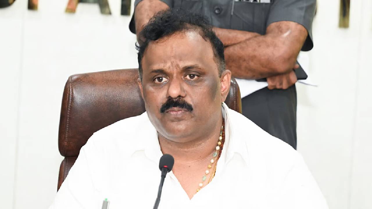 ఏపీలో పేదలందరికీ ఇళ్లు కట్టించి ఇస్తాం.. జర్నలిస్టులకు కూడా ఇళ్ల స్థలాలు: మంత్రి అనగాని ప్రకటన ఏపీలో పేదలందరికీ ఇళ్లు కట్టించి ఇస్తాం.. జర్నలిస్టులకు కూడా ఇళ్ల స్థలాలు: మంత్రి అనగాని ప్రకటన