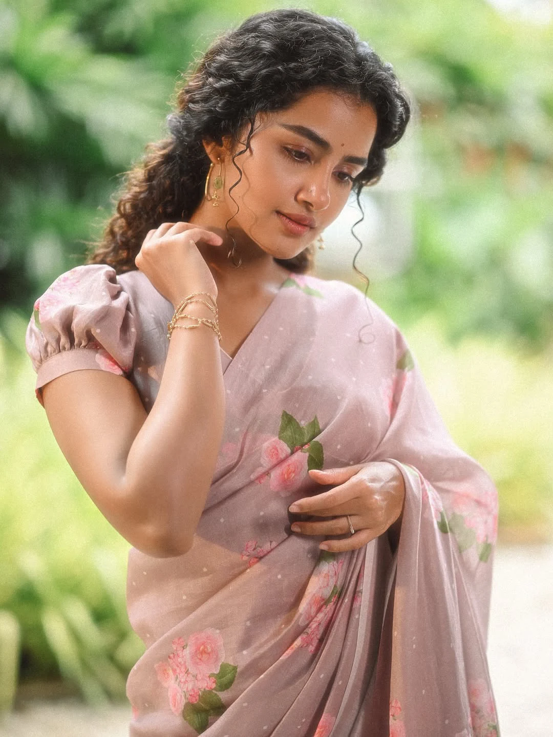 Anupama Parameswaran Cute Photos in Saree