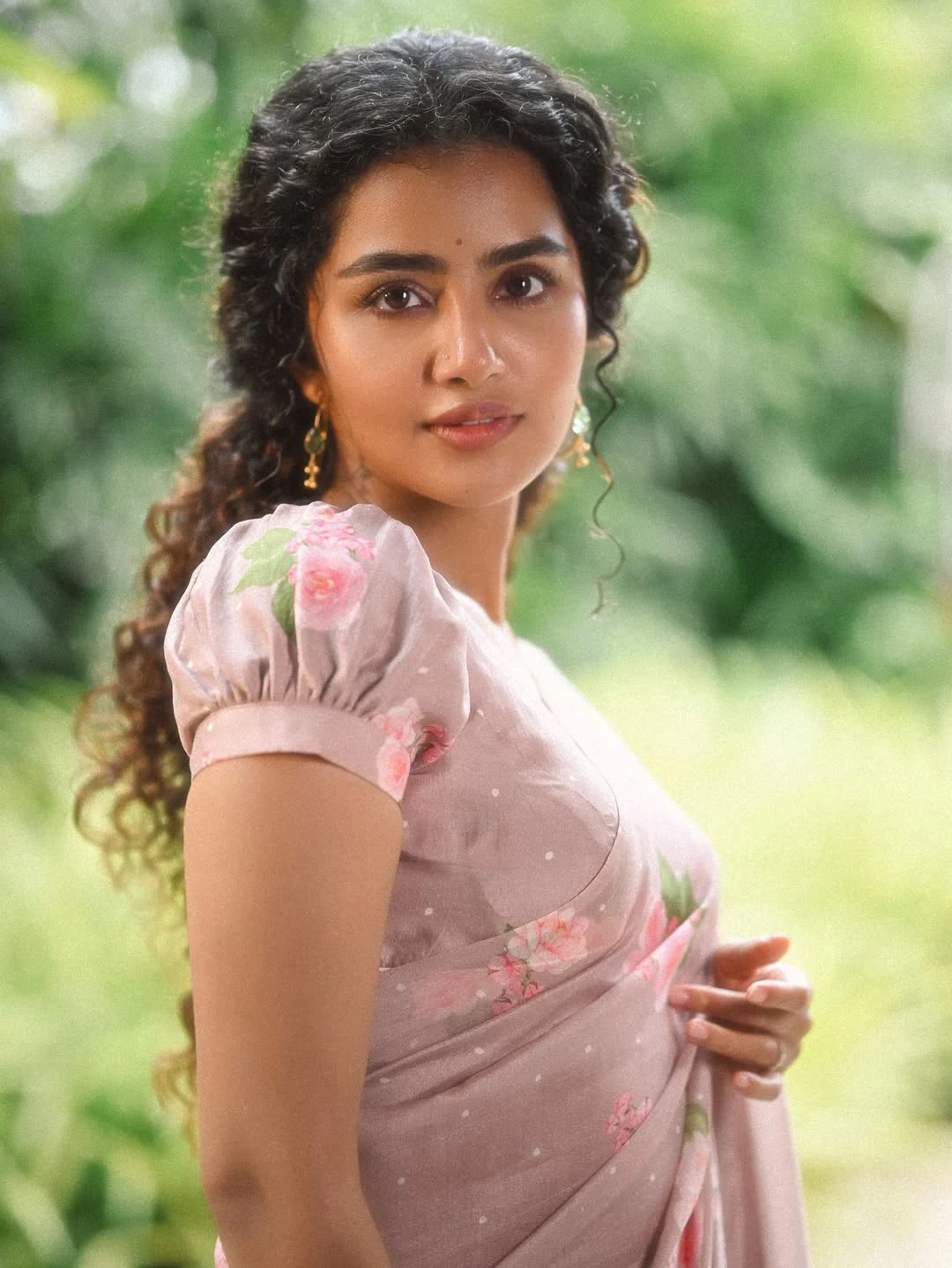 Anupama Parameswaran Cute Photos in Saree