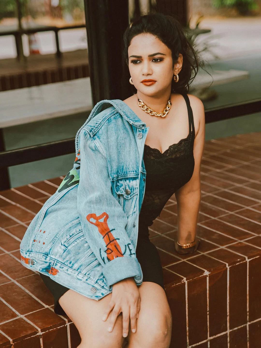 Ariyana Glory Modern Looks