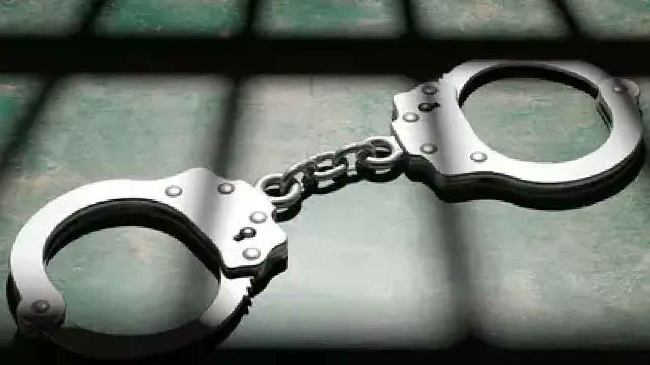 Father Kills Son: పల్నాడు జిల్లాలో దారుణం.. కొడుకుని చంపి పాతిపెట్టిన తండ్రి.. గొర్రె పిల్లలను అమ్ముతున్నాడని.. Father Kills Son: పల్నాడు జిల్లాలో దారుణం.. కొడుకుని చంపి పాతిపెట్టిన తండ్రి.. గొర్రె పిల్లలను అమ్ముతున్నాడని..