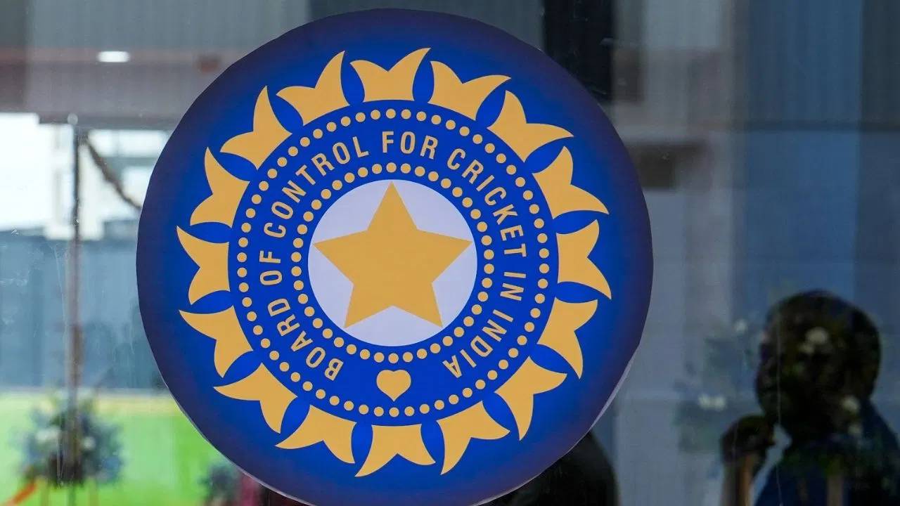 BCCI: ఆ ఇద్దరికి బీసీసీఐ బిగ్ షాక్..! పక్కన పెట్టడం ఖాయమా..? BCCI: ఆ ఇద్దరికి బీసీసీఐ బిగ్ షాక్..! పక్కన పెట్టడం ఖాయమా..?