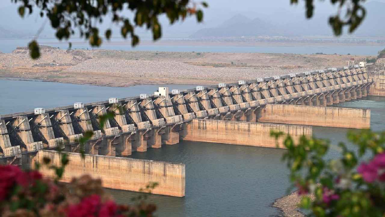 Banakacherla Project: బనకచర్లకు బ్రేక్..! ప్రాజెక్ట్ ప్రతిపాదనలను వెనక్కి పంపిన కేంద్రం.. చంద్రబాబు ఏం చేయబోతున్నారు? Banakacherla Project: బనకచర్లకు బ్రేక్..! ప్రాజెక్ట్ ప్రతిపాదనలను వెనక్కి పంపిన కేంద్రం.. చంద్రబాబు ఏం చేయబోతున్నారు?