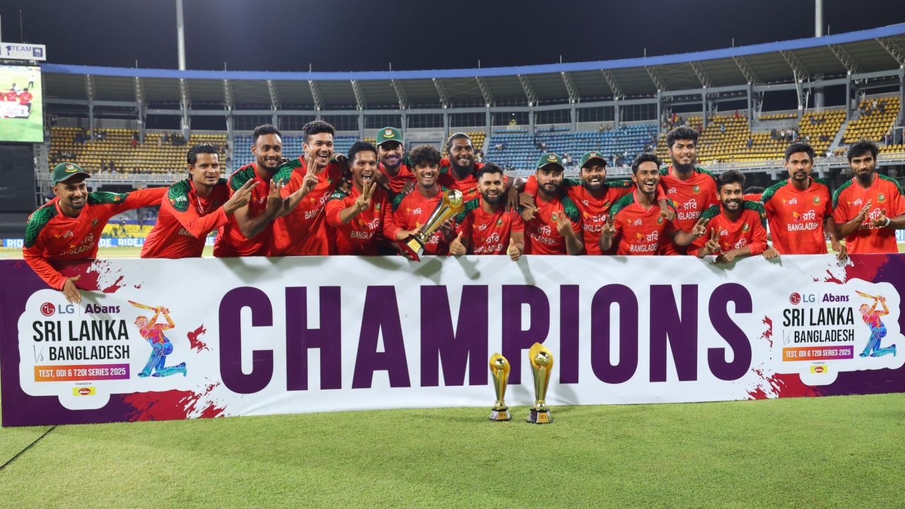 BAN vs SL : చరిత్ర సృష్టించిన బంగ్లాదేశ్.. శ్రీలంక గడ్డ పై తొలి టీ20 సిరీస్ విజయం.. BAN vs SL : చరిత్ర సృష్టించిన బంగ్లాదేశ్.. శ్రీలంక గడ్డ పై తొలి టీ20 సిరీస్ విజయం..