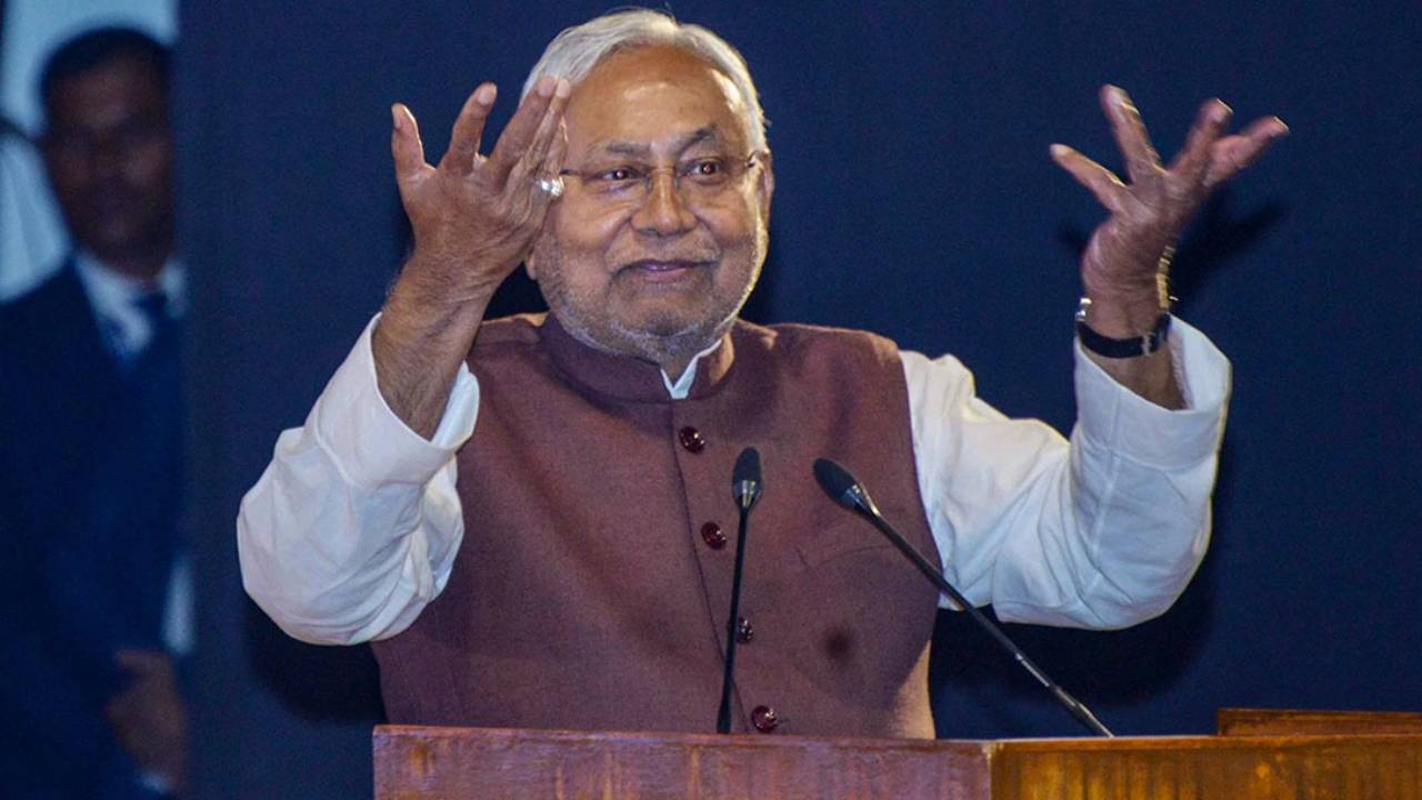 బీహార్లో ఎన్నికల వేళ ‘ఫ్రీ’ జపం.. ప్రజలపై నితీశ్ సర్కార్ వరాల జల్లు.. ఉచిత విద్యుత్పై కీలక ప్రకటన.. మహిళా రిజర్వేషన్లు, ఉద్యోగాల భర్తీ కూడా.. బీహార్లో ఎన్నికల వేళ ‘ఫ్రీ’ జపం.. ప్రజలపై నితీశ్ సర్కార్ వరాల జల్లు.. ఉచిత విద్యుత్పై కీలక ప్రకటన.. మహిళా రిజర్వేషన్లు, ఉద్యోగాల భర్తీ కూడా..