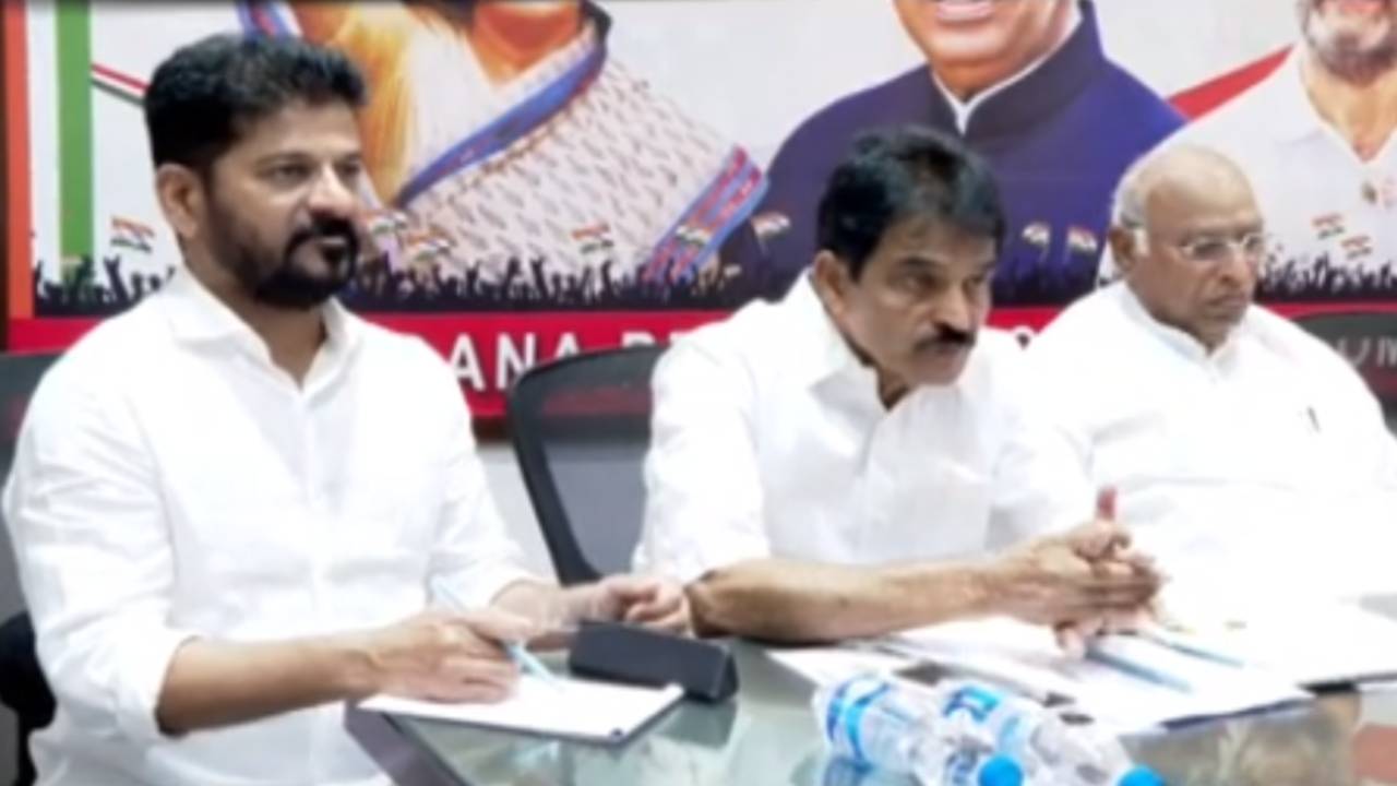 జిల్లా ఇంఛార్జ్ మంత్రులపై సీఎం రేవంత్ రెడ్డి అసంతృప్తి.. జూబ్లీహిల్స్ ఉపఎన్నికపై కీలక కామెంట్స్.. జిల్లా ఇంఛార్జ్ మంత్రులపై సీఎం రేవంత్ రెడ్డి అసంతృప్తి.. జూబ్లీహిల్స్ ఉపఎన్నికపై కీలక కామెంట్స్..
