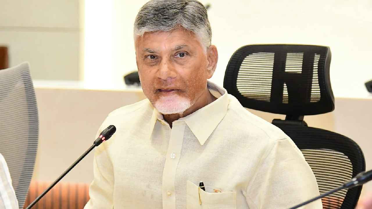 Cm Chandrababu: ఢిల్లీలో సీఎం చంద్రబాబు బిజీబిజీ.. కేంద్ర మంత్రులతో వరుస భేటీలు Cm Chandrababu: ఢిల్లీలో సీఎం చంద్రబాబు బిజీబిజీ.. కేంద్ర మంత్రులతో వరుస భేటీలు