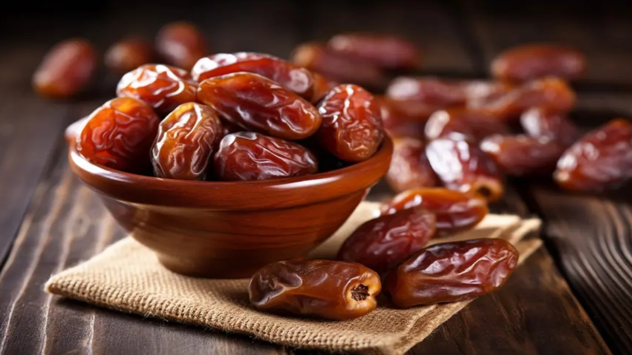 Dates Benefits: ఖర్జూరతో సూపర్ ఆరోగ్యం.. కానీ, ఈ చిన్న తప్పు మాత్రం అస్సలు చేయకండి Dates Benefits: ఖర్జూరతో సూపర్ ఆరోగ్యం.. కానీ, ఈ చిన్న తప్పు మాత్రం అస్సలు చేయకండి