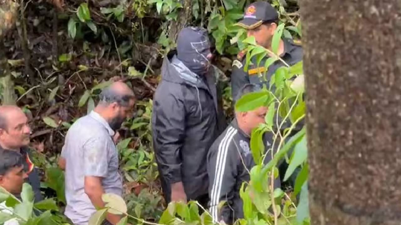 Dharmasthala Mass Burial Case: ధర్మస్థల సామూహిక ఖననాల కేసులో కీలక పరిణామం.. 15 ప్రాంతాలను గుర్తించిన మాజీ శానిటరీ వర్కర్.. నెక్ట్స్ ఏం జరగనుంది? Dharmasthala Mass Burial Case: ధర్మస్థల సామూహిక ఖననాల కేసులో కీలక పరిణామం.. 15 ప్రాంతాలను గుర్తించిన మాజీ శానిటరీ వర్కర్.. నెక్ట్స్ ఏం జరగనుంది?