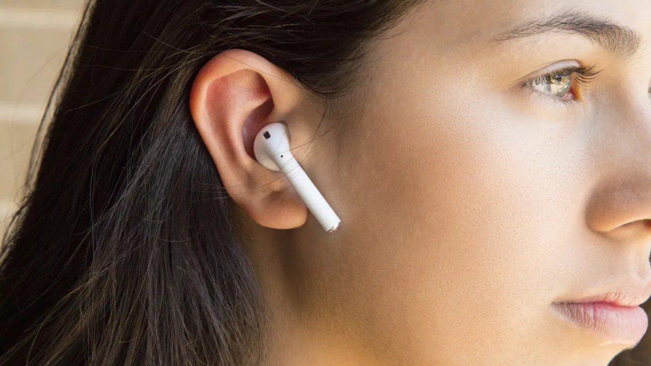 Earbuds Disadvantages: బ్లూటూత్ ఇయర్ ఫోన్ల ప్రభావం శరీరంపై ఎంతలా ఉంటుందో తెలుసా? చాలా డేంజర్.. ఈ జాగ్రత్తలు పాటించండి Earbuds Disadvantages: బ్లూటూత్ ఇయర్ ఫోన్ల ప్రభావం శరీరంపై ఎంతలా ఉంటుందో తెలుసా? చాలా డేంజర్.. ఈ జాగ్రత్తలు పాటించండి