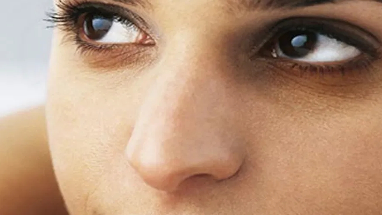 Eye Health Tips: కళ్ల కింద నల్లటి చారలు సమస్య.. ఈ చిన్ని చిట్కాలతో చెక్ పెట్టేయొచ్చు.. ట్రై చేయండి Eye Health Tips: కళ్ల కింద నల్లటి చారలు సమస్య.. ఈ చిన్ని చిట్కాలతో చెక్ పెట్టేయొచ్చు.. ట్రై చేయండి