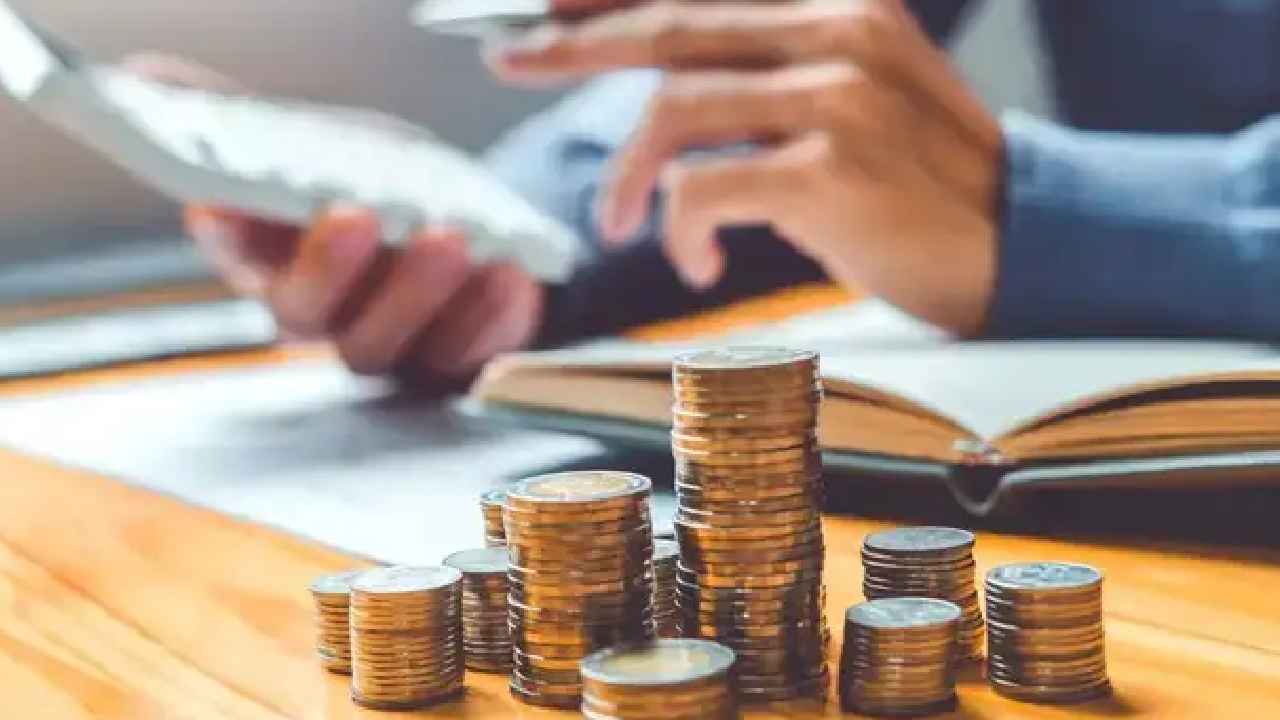 Financial Discipline: ఏడాదికి 2కోట్ల జీతం, 10కోట్ల ఆస్తులు.. కానీ తండ్రిని కాపాడుకోలేకపోయాడు, అప్పుల పాలైపోయాడు.. ఆర్ధిక క్రమశిక్షణ గురించి టెకీ పాఠాలు.. Financial Discipline: ఏడాదికి 2కోట్ల జీతం, 10కోట్ల ఆస్తులు.. కానీ తండ్రిని కాపాడుకోలేకపోయాడు, అప్పుల పాలైపోయాడు.. ఆర్ధిక క్రమశిక్షణ గురించి టెకీ పాఠాలు..