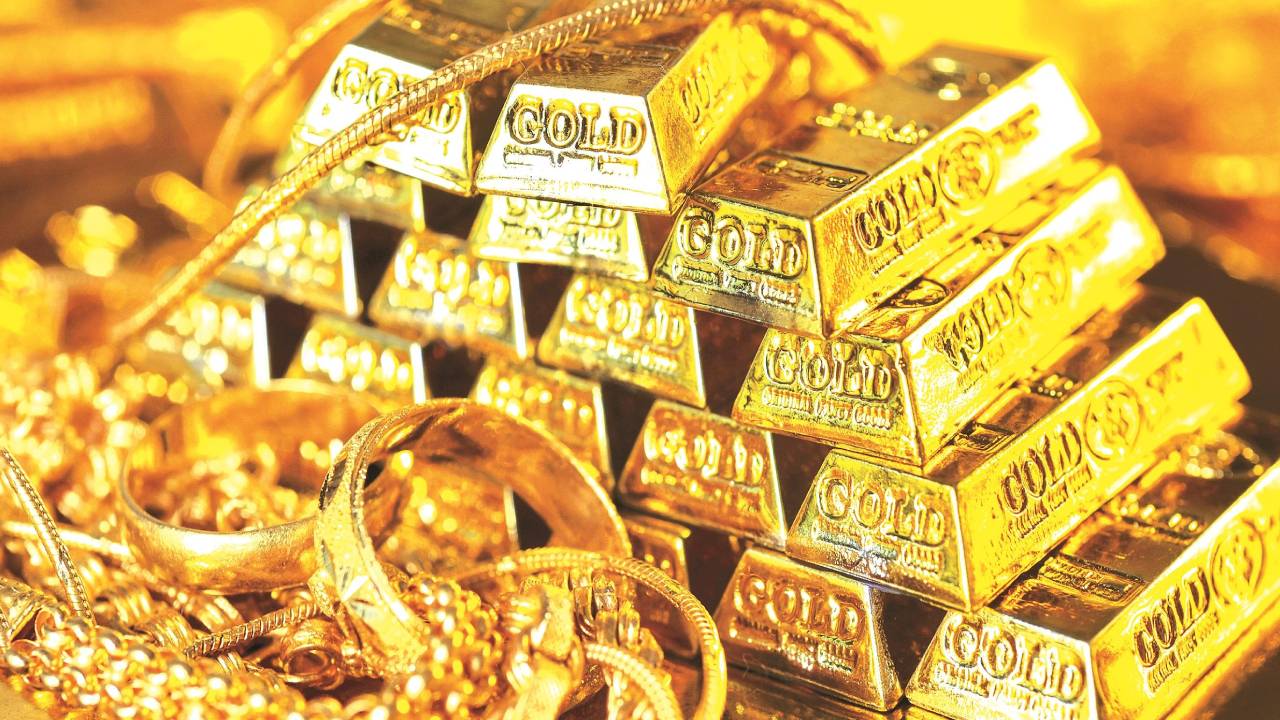 Gold Rate: మహిళలకు గుడ్న్యూస్.. భారీగా తగ్గిన బంగారం ధర.. ఏపీ, తెలంగాణలో తులం గోల్డ్ రేటు ఎంతంటే? Gold Rate: మహిళలకు గుడ్న్యూస్.. భారీగా తగ్గిన బంగారం ధర.. ఏపీ, తెలంగాణలో తులం గోల్డ్ రేటు ఎంతంటే?