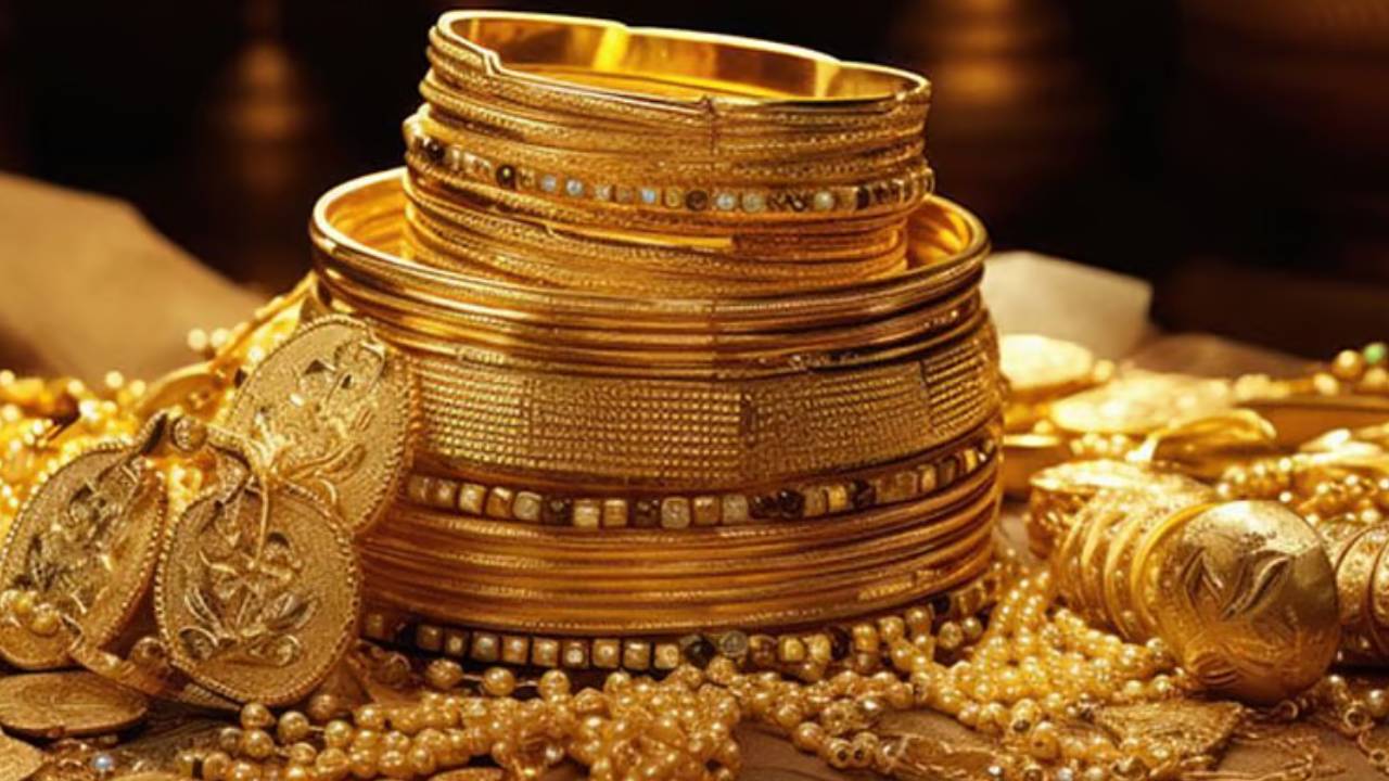 Gold Rate: పసిడి ప్రియులకు పిచ్చెక్కిస్తున్న గోల్డ్ రేట్లు.. ఏంది సామీ ఈ దూకుడు..? వామ్మో.. ఇవాళ ఎంత పెరిగిందో తెలుసా.. Gold Rate: పసిడి ప్రియులకు పిచ్చెక్కిస్తున్న గోల్డ్ రేట్లు.. ఏంది సామీ ఈ దూకుడు..? వామ్మో.. ఇవాళ ఎంత పెరిగిందో తెలుసా..