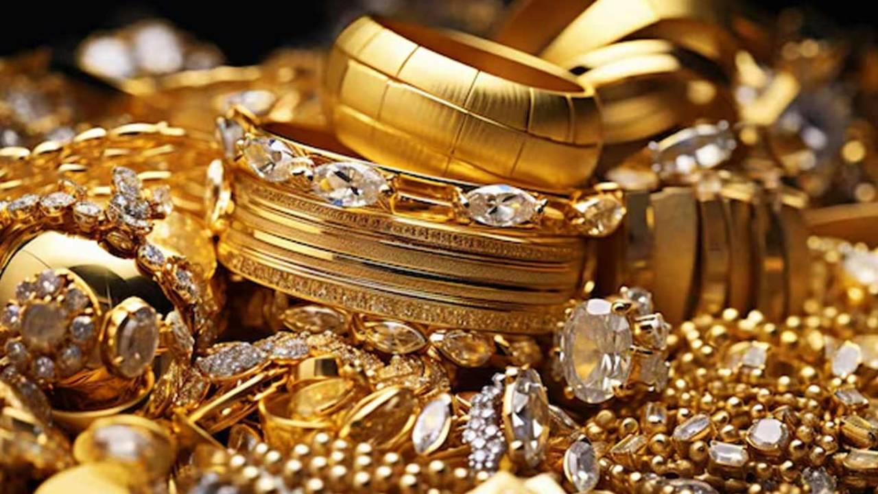 Gold Rate: గోల్డ్ ప్రియులకు ఎగిరిగంతేసే వార్త.. భారీగా తగ్గనున్న బంగారం ధరలు.. కారణాలు ఇవే.. డబ్ల్యూజీసీ సంచలన నివేదిక Gold Rate: గోల్డ్ ప్రియులకు ఎగిరిగంతేసే వార్త.. భారీగా తగ్గనున్న బంగారం ధరలు.. కారణాలు ఇవే.. డబ్ల్యూజీసీ సంచలన నివేదిక