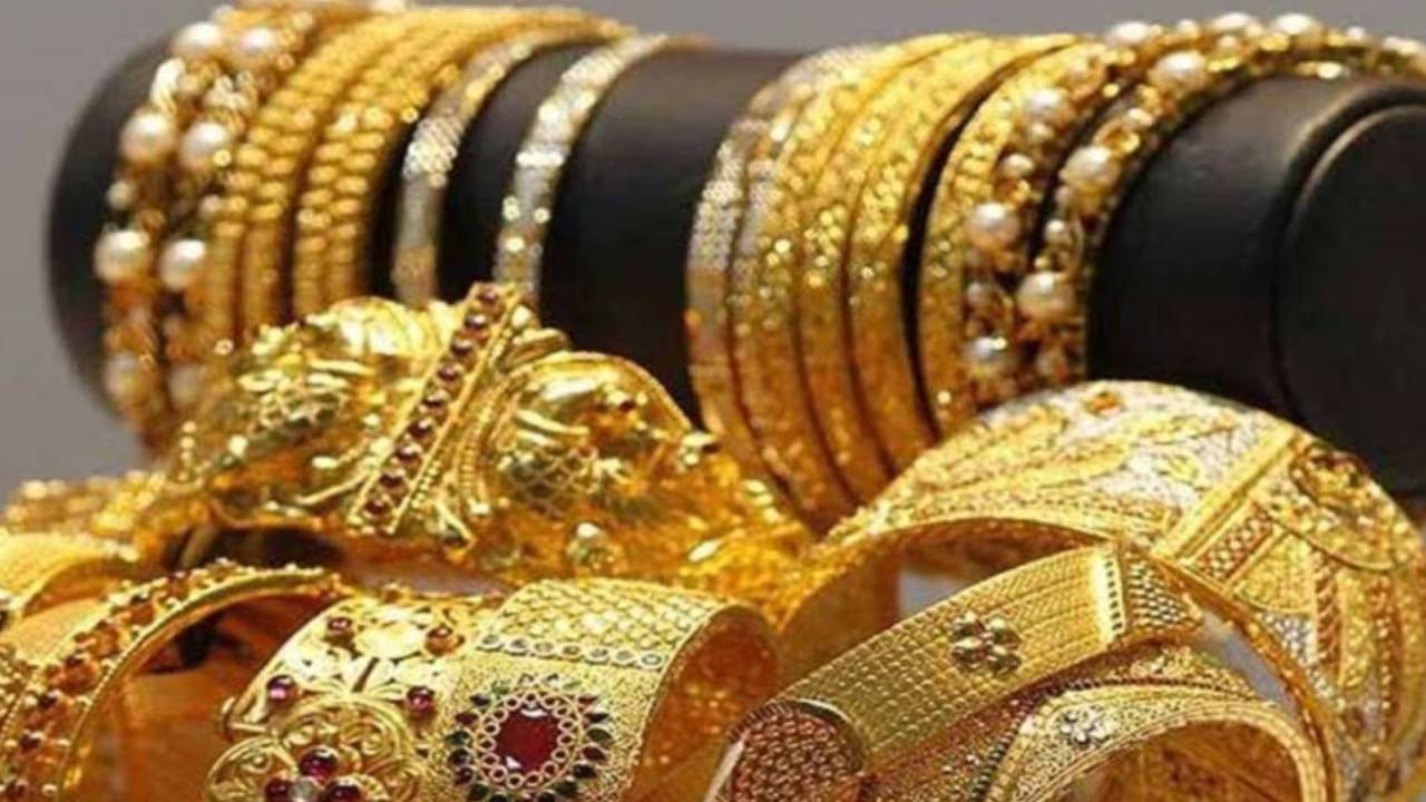 Gold Rate: సీన్ రివర్స్.. గోల్డ్ ప్రియులకు షాకింగ్ న్యూస్.. ఏపీ, తెలంగాణలోని ప్రధాన నగరాల్లో 10గ్రాముల బంగారం ధర ఎంతుందంటే? Gold Rate: సీన్ రివర్స్.. గోల్డ్ ప్రియులకు షాకింగ్ న్యూస్.. ఏపీ, తెలంగాణలోని ప్రధాన నగరాల్లో 10గ్రాముల బంగారం ధర ఎంతుందంటే?
