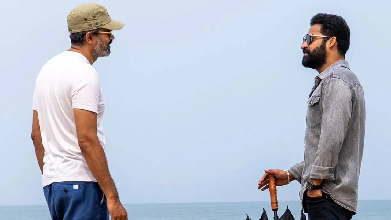 NTR : డ్రాగన్ కోసం ఎన్టీఆర్కు భారీ రెమ్యూనరేషన్.? NTR : డ్రాగన్ కోసం ఎన్టీఆర్కు భారీ రెమ్యూనరేషన్.?