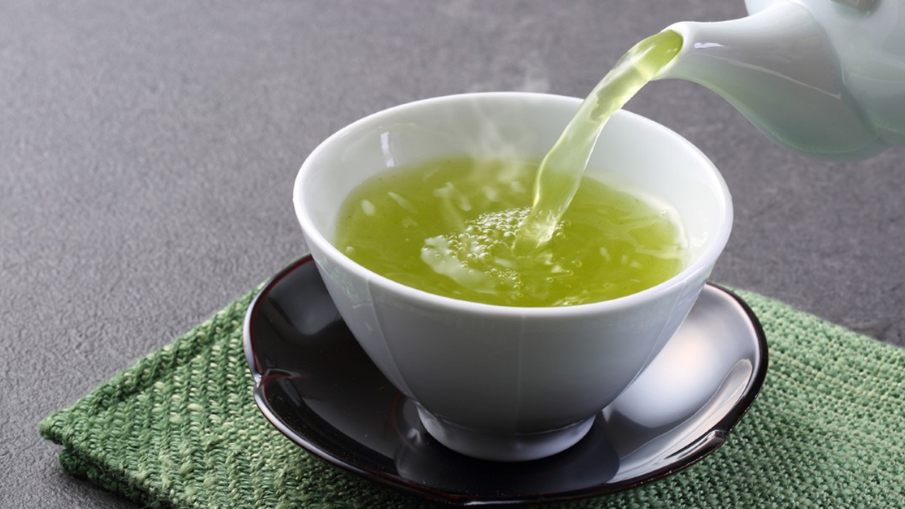 Green Tea Benefits: ఖాళీ కడుపుతో గ్రీన్ టీ తాగడం మంచిదేనా.. తాగితే ఏమవుతుందో తెలుసా? Green Tea Benefits: ఖాళీ కడుపుతో గ్రీన్ టీ తాగడం మంచిదేనా.. తాగితే ఏమవుతుందో తెలుసా?