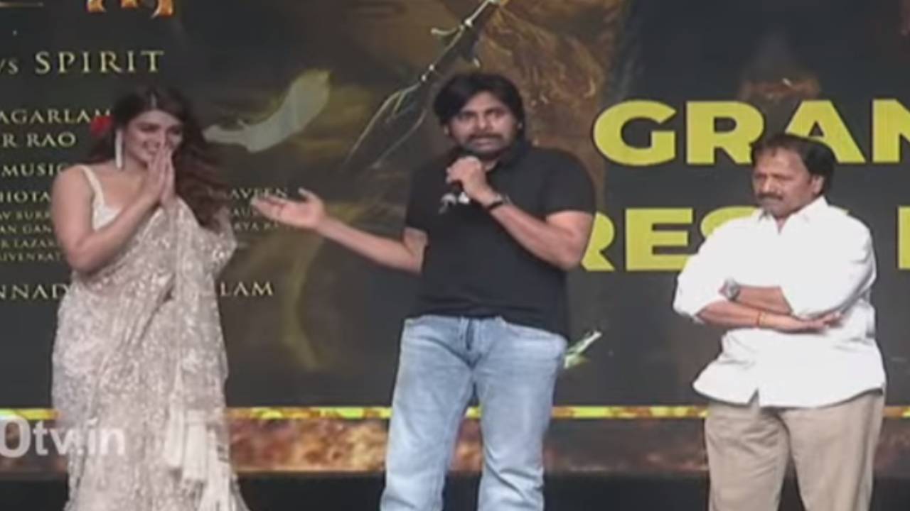 Pawan Kalyan : నిధి అగర్వాల్ పై పవన్ ప్రశంసలు.. ఈ సినిమా మొత్తాన్ని.. Pawan Kalyan : నిధి అగర్వాల్ పై పవన్ ప్రశంసలు.. ఈ సినిమా మొత్తాన్ని..