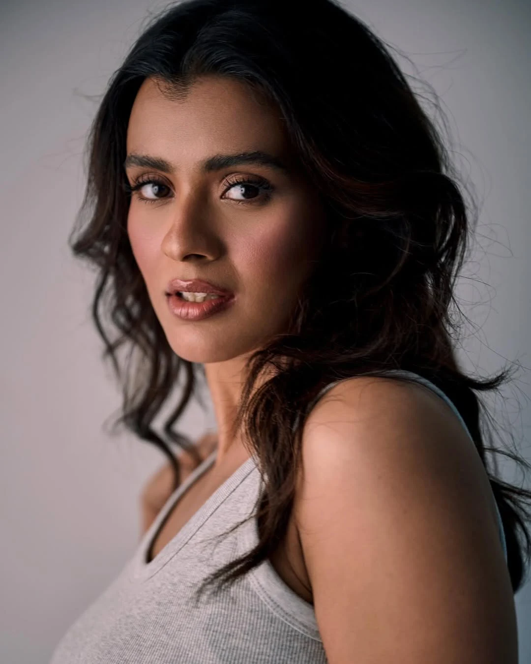 Hebah Patel Sizzling Photos