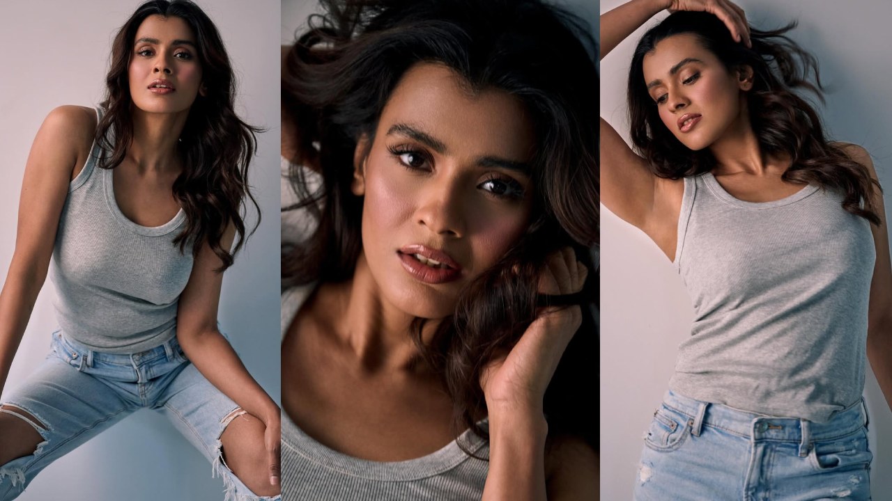 Hebah Patel : కుమారి 21F రీ రిలీజ్ కి ముందు హెబ్బా పటేల్ హాట్ పోజులు..