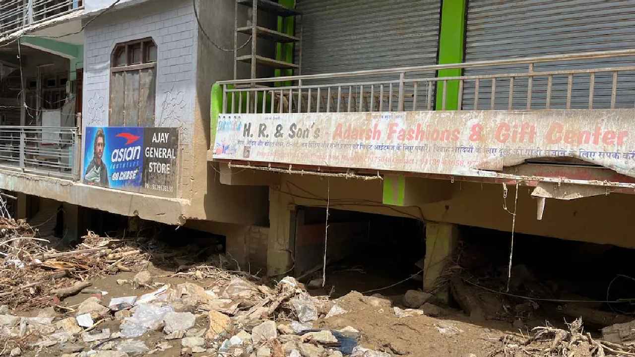 Himachal Bank: దేవుడా.. భారీ వరద.. బ్యాంకంతా బురద.. ఇప్పుడు ఆ డబ్బు, గోల్డ్ పరిస్థితి ఏంటి? Himachal Bank: దేవుడా.. భారీ వరద.. బ్యాంకంతా బురద.. ఇప్పుడు ఆ డబ్బు, గోల్డ్ పరిస్థితి ఏంటి?